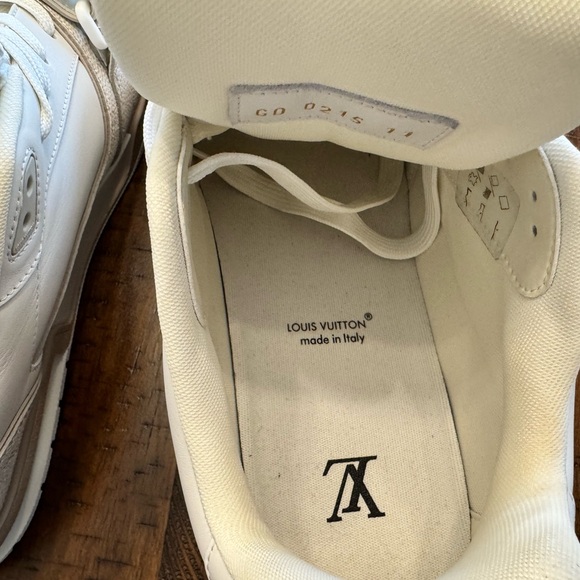 Louis Vuitton Trainer 'Velcro Strap - Beige Monogram Flowers'. - Picture 13 of 14
